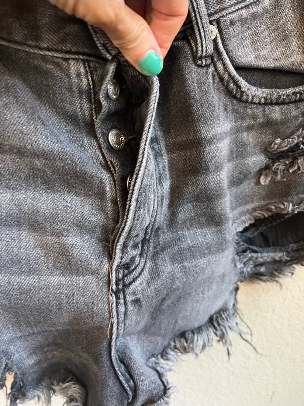 We The Free Washed Black Distressed Frayed Denim Shorts - Size 30 - Picture 5 of 5